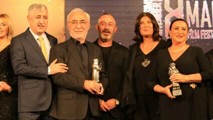 Şener Şen primio je nagradu 'Čast' iz ruke Cem Yılmaza