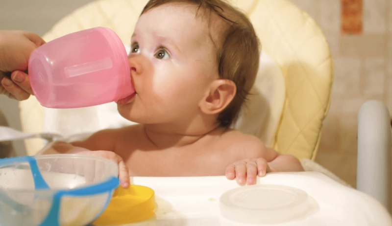 Koliko vode treba dati bebama?