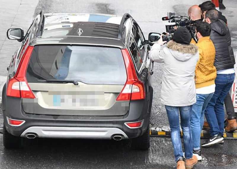Kenan imirzalıoğlu, koji je sjeo u njegov automobil, otišao je odande.