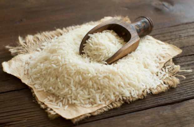 Treba li rižu držati u vodi? Je li riža kuhana bez zadržavanja riže u vodi?