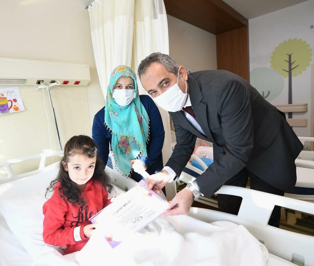 Emine Erdoğan prenijela je želje za ozdravljenje djeci koja se liječe u bolnici
