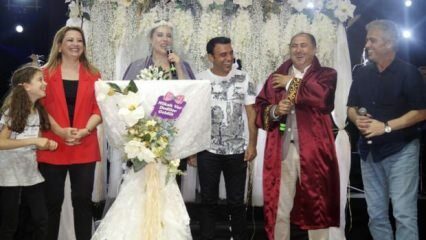 Iznenađeno vjenčanje na pozornici Funda Arar