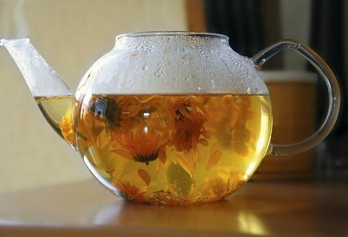 Ako zalijevate kipućom vodom dok kuhate biljni čaj ...