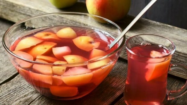 Ukusni recept za kompot od jabuka u ljetnim vrućinama! Kako napraviti kompot od jabuka?