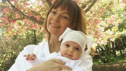 Nova poza svježe majke Özge Özder sa svojom kćerkicom! Eva Luna svu pažnju ...