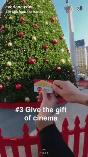 Everlaneina priča o Snapchatu pokazala je kako ambasador marke dijeli poklon karticu za film.