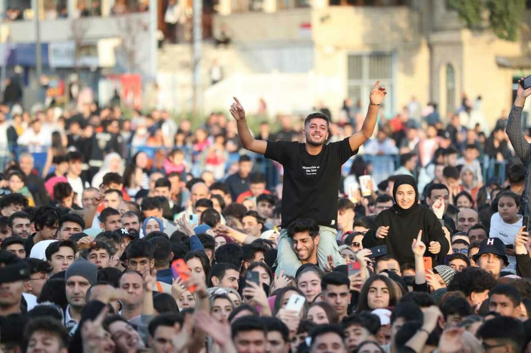 Canbay&Wolker zabavljali su na koncertu Bağcılar Youth