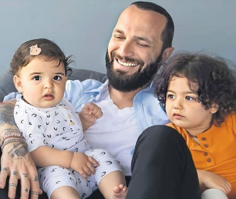 3 iz Berkaya Şahina i Özlem Ade Şahin. dijeljenje djece