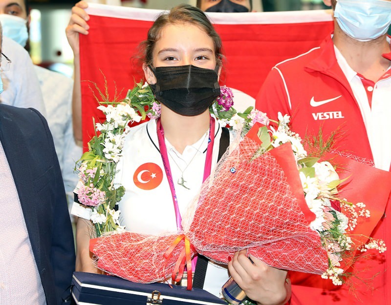 Nacionalna gimnastičarka Ayşe Begüm Onbaşı vratila se kući!