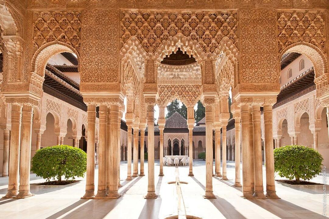Dvorište palače Alhambra