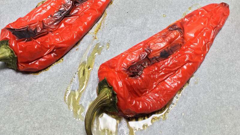 Kako lako oguliti pečenu papriku?