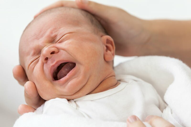Je li štetno tresti bebe kako stoje?