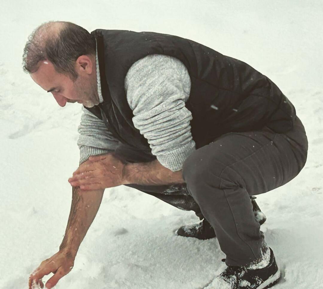 Ömer Karaoğlu je uzeo abdest snijegom