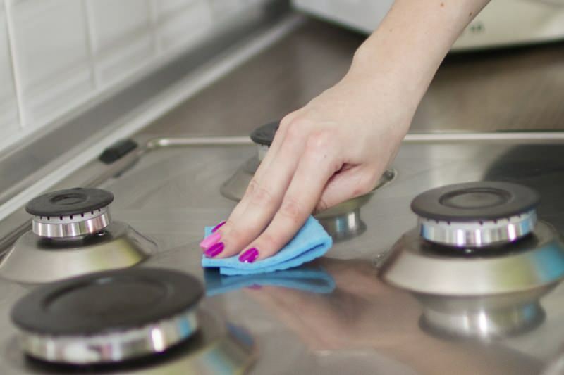 Kako očistiti štednjak? 3 metode zbog kojih se vaše oči blistaju