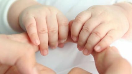 Zašto su bebine ruke hladne? Hladnoća za ruke i noge u dojenčadi