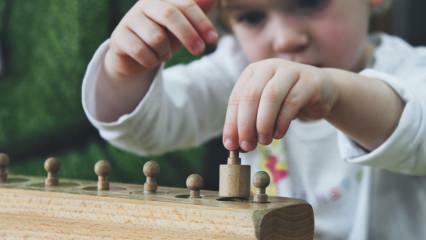 Što je Montessori obrazovanje? 29 obrazovnih materijala koji poboljšavaju dječja osjetila