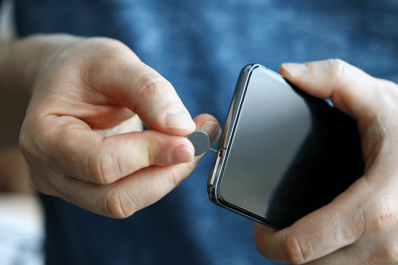 Izbacivanje SIM kartice na Android pametnom telefonu