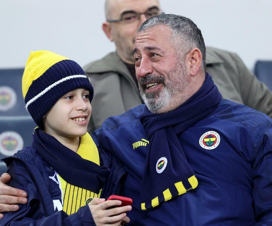 Cem Yılmaz je utakmicu Fenerbahçe – Galatasaray pratio sa svojim sinom