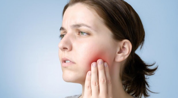 Što uzrokuje apsces zuba? Koji su simptomi i koliko dana prolazi? Prirodna rješenja za apsces zuba ...
