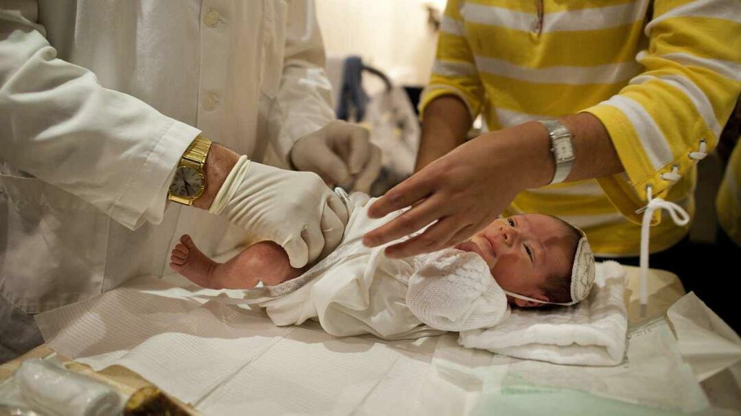 obrezivanje novorođenčeta