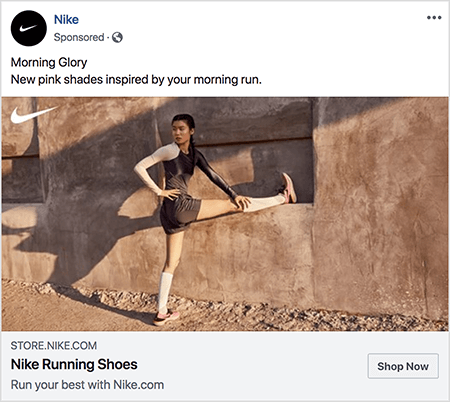 Ovo je Facebook oglas za Nike tenisice za trčanje. U tekstu oglasa stoji "Jutarnja slava", a u sljedećem retku "Nove ružičaste nijanse nadahnute vašim jutarnjim trčanjem." Na fotografiji oglasa, azijka se proteže s jednom nogom ispruženom ravno, a nogom na izbočinu, a drugom nogom na tlo. Gornja joj se polovica uvija u stranu. Na sebi ima ružičaste Nike tenisice za trčanje, bijele čarape do koljena, te tamno sive kratke hlače i majicu bez rukava. Kosa joj je podignuta. Na zemljanoj je stazi ispred zgrade štukature ili zemlje. Talia Wolf kaže da je Nike sjajan primjer marke koja koristi emocije u oglašavanju.