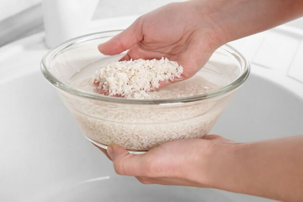Koje su prednosti rižine vode? Da li riža slabi vodu?