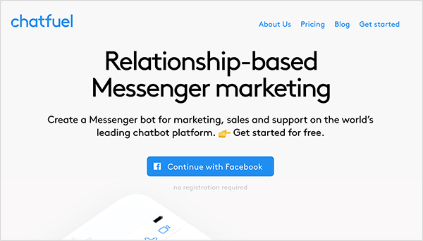Početna stranica Chatfuel prikazuje gornji lijevi dio plavog teksta naziva tvrtke. U gornjem desnom dijelu slijedeće opcije navigacije također se pojavljuju u plavom tekstu: O nama, Cijene, Blog i Početak. U gornjem središtu web stranice, velik naslov crnim tekstom kaže "Messenger marketing zasnovan na vezama". Ispod naslova, također u crnom tekstu, nalaze se dvije rečenice: „Stvorite Messenger bot za marketing, prodaju i podršku na vodećoj svjetskoj platformi za chat. Započnite besplatno. " Ispod ovog teksta nalazi se plavi gumb s natpisom "Nastavi s Facebookom". Mary Kathryn Johnson napominje da je Chatfuel aplikacija pomoću koje možete stvoriti Messenger bot.