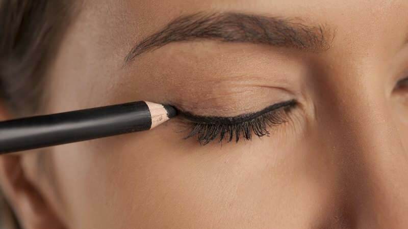 Kako nacrtati najlakši eyeliner? Koje su metode crtanja olovke za oči?