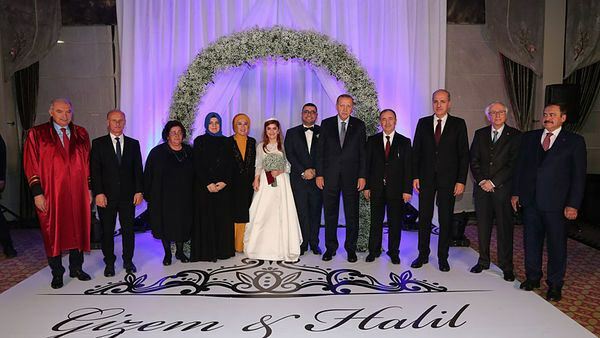 Predsjednik Erdogan bio je svjedok dva vjenčanja istog dana