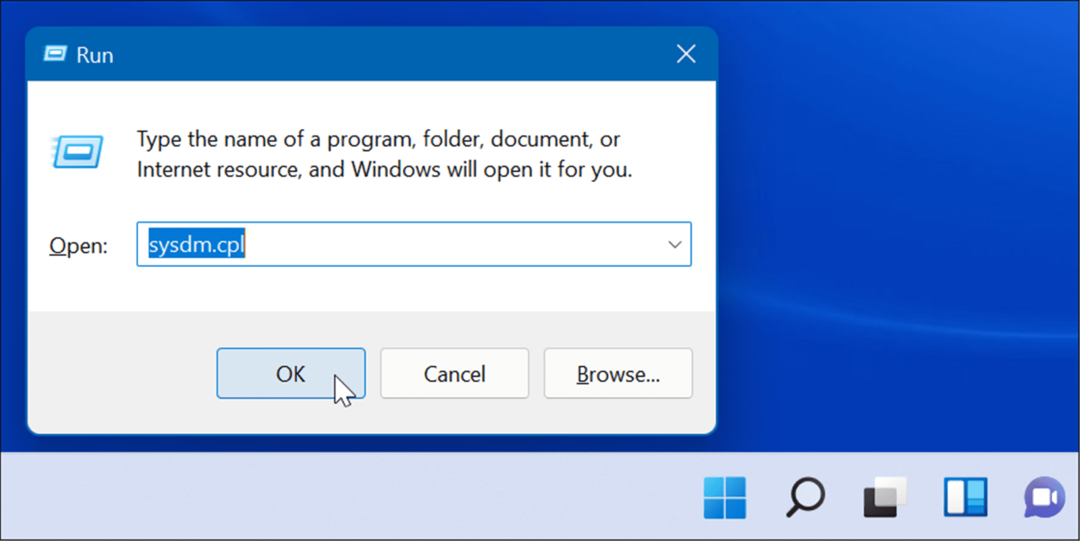 Pokrenite sysdm-cpl fix Windows programska traka koja se prikazuje na cijelom zaslonu