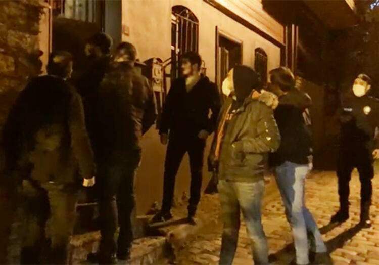 Policija je pretresla kuću Özge Özpice