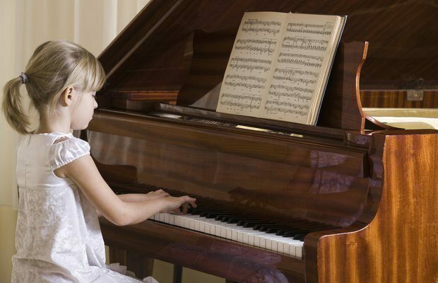 U kojoj dobi djeca mogu svirati glazbene instrumente?
