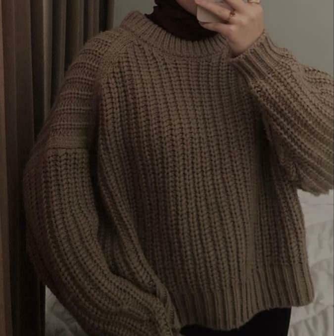 Džemperi u cozy girl trendu