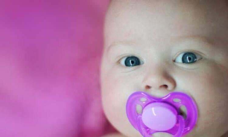Kvari li duda strukturu zuba? Je li štetno koristiti dudu kod novorođenčeta?
