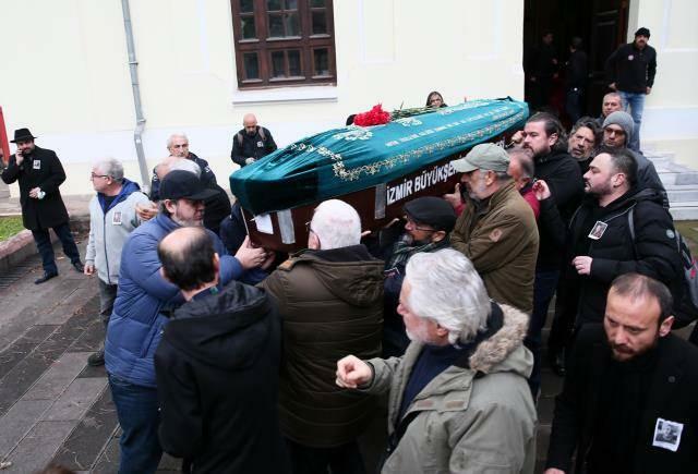 Tijelo Leventa Günera pokopano je na starom groblju Bornova