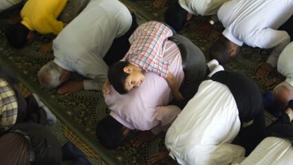 Treba li djecu voditi na molitvu tarawih?