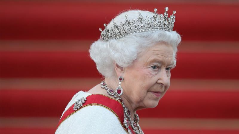 kraljica Elizabeth napustila je palaču