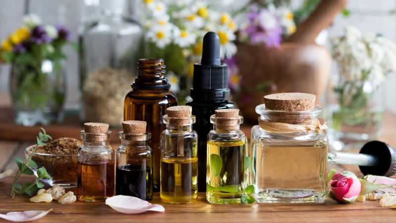 Lijek za tisuću problema: Kako pripremiti sprej za aromaterapiju? Što se nalazi u aromaterapijskom ulju?