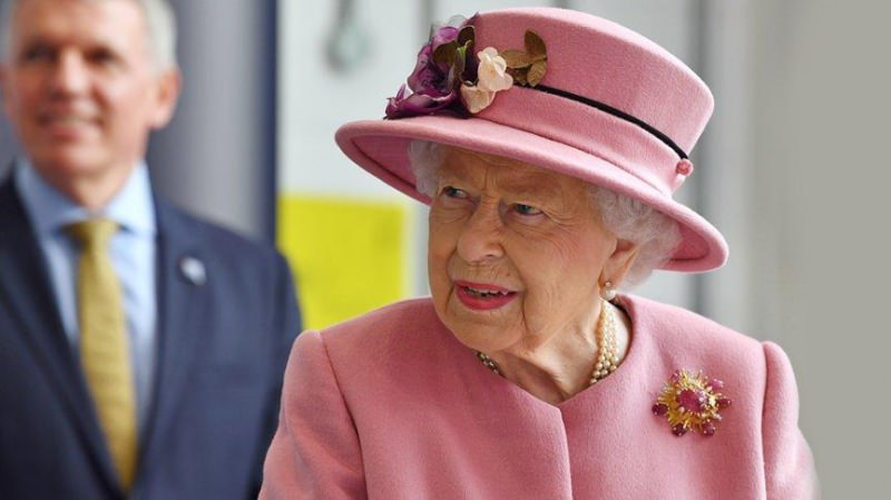 Kraljica II. Elizabeth je izašla bez maske! Na kraju 7 mjeseci ...