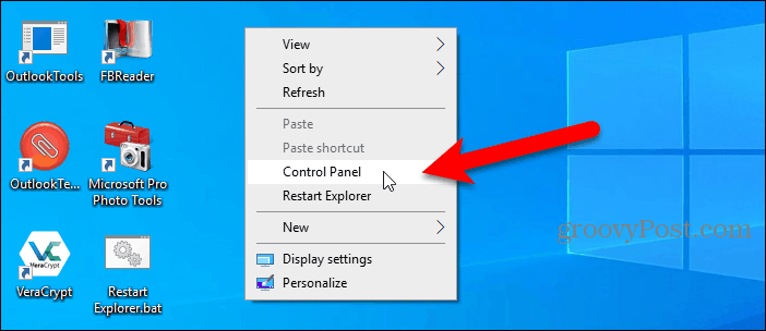 Upravljačka ploča dostupna je na izborniku desne tipke miša na radnoj površini sustava Windows 10