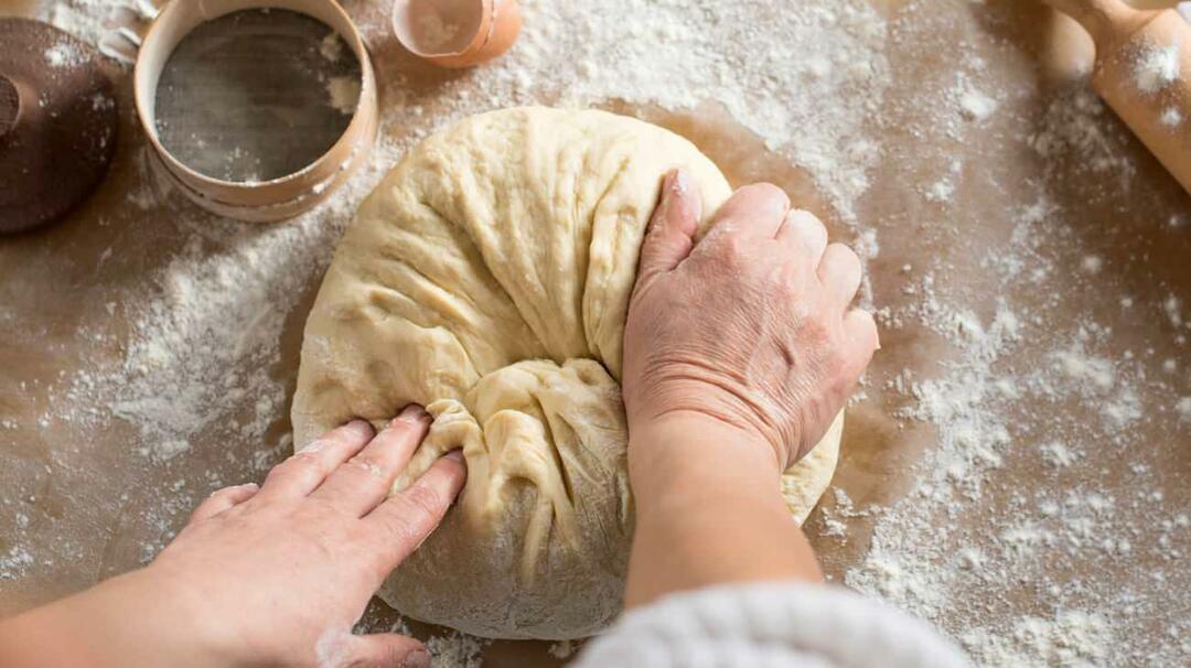 Što znači mijesiti tijesto u snu