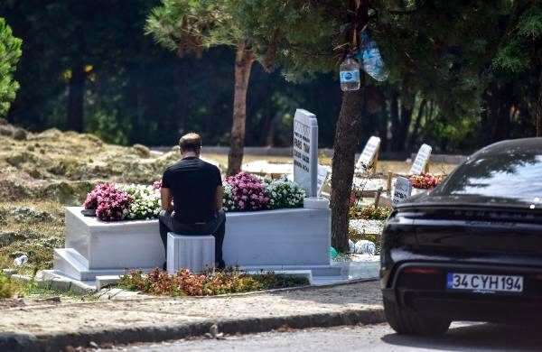 Harun Tan posjetio je grob svog sina Parsa na njegov rođendan
