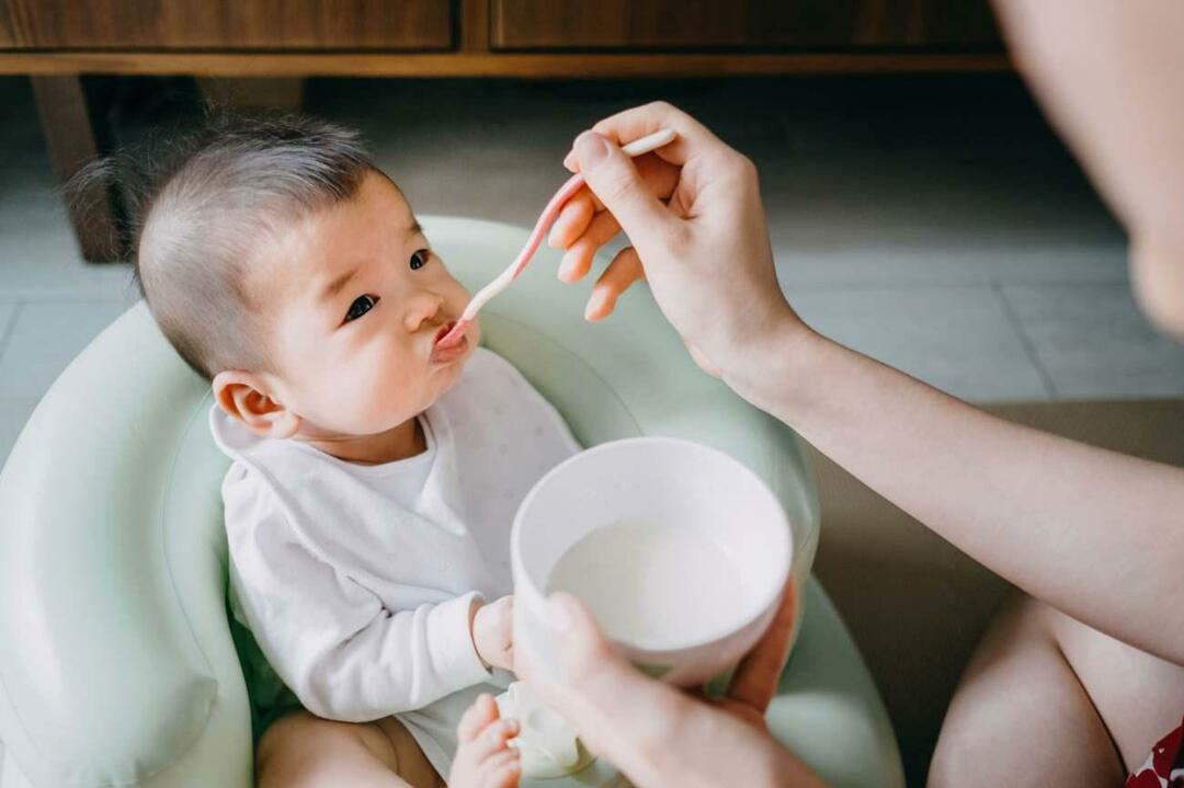 hranjenje bebe jogurtom