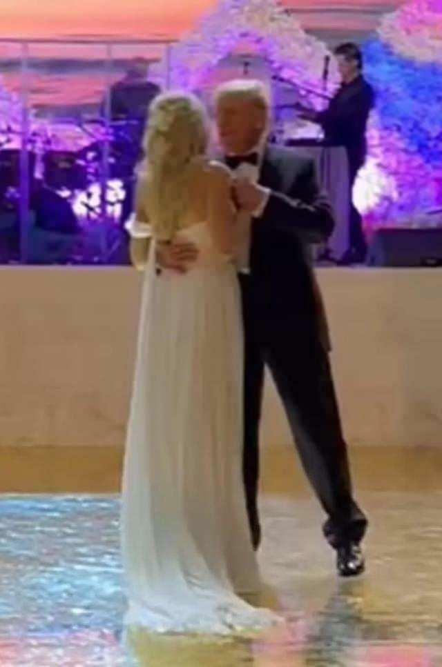 Tiffany je plesala s tatom