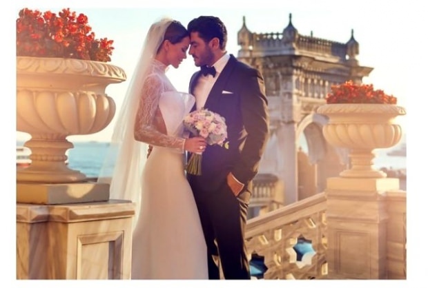 Ebru Şallı se oženio