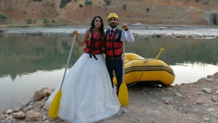 Ludi par napravio je rafting vjenčanicom i mladoženje