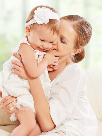 Je li štetno prskati parfeme bebama?