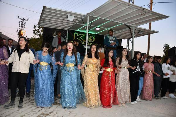 Kilogrami zlata obješeni su na plemenskom vjenčanju u Şırnaku