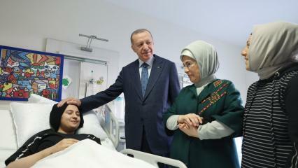 Predsjednik Erdoğan i njegova supruga Emine Erdoğan sastali su se s djecom nesreće