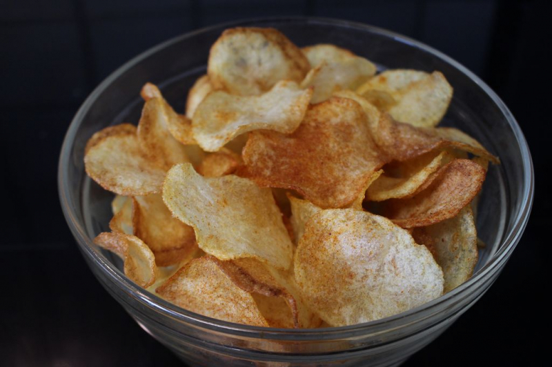 Kako napraviti čips od krumpira kod kuće? Što je zdravi recept za čips? Trikovi izrade čipsa kod kuće